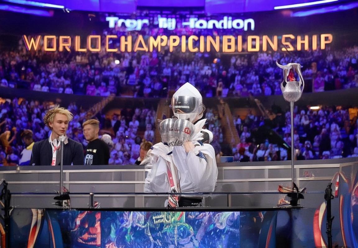 Faker职业生涯第四次夺得全球总决赛冠军